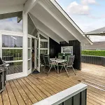 4 Bedroom Gorgeous In Holiday home