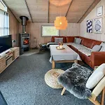 4 Bedroom Gorgeous In Holiday home
