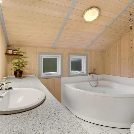 4 Bedroom Gorgeous In 別荘 ハザスレウ